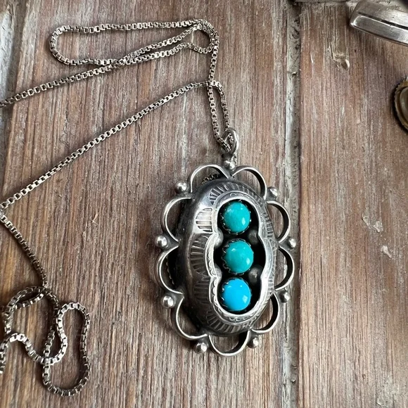 Shadowbox Turquoise Jewelry Set - Picture 3 of 6